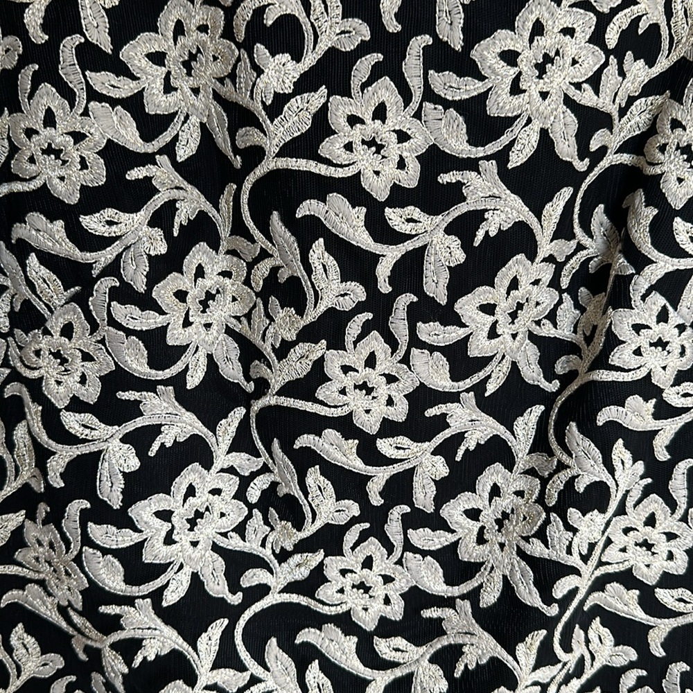 Dresses - Picture 2 of 3